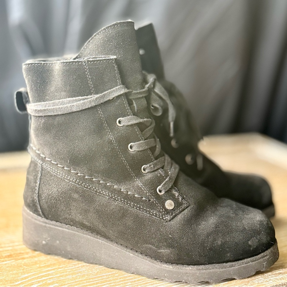 BearPaw Black Krista wedge boots
